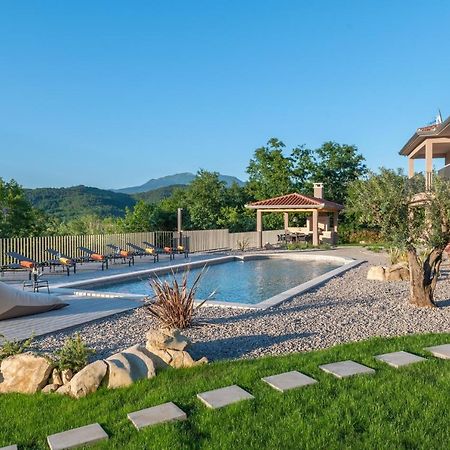 Luxury Villa Santa Cruz With Xl Pool And Jacuzzi Potpićan Buitenkant foto