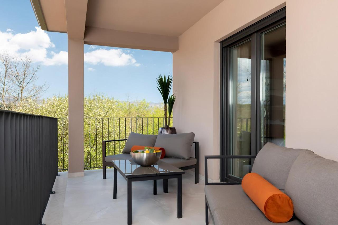 Luxury Villa Santa Cruz With Xl Pool And Jacuzzi Potpićan Buitenkant foto