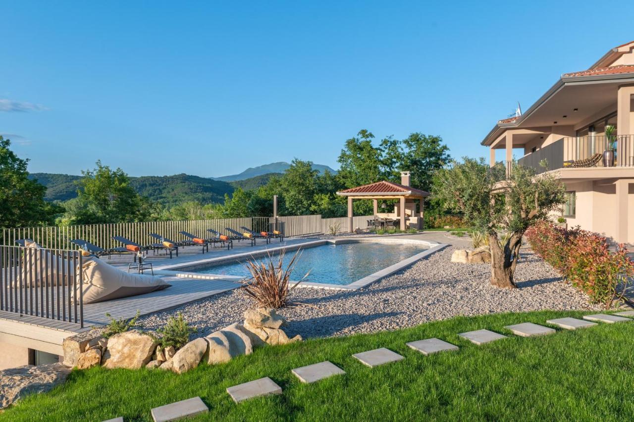 Luxury Villa Santa Cruz With Xl Pool And Jacuzzi Potpićan Buitenkant foto