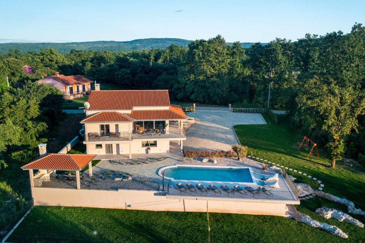 Luxury Villa Santa Cruz With Xl Pool And Jacuzzi Potpićan Buitenkant foto
