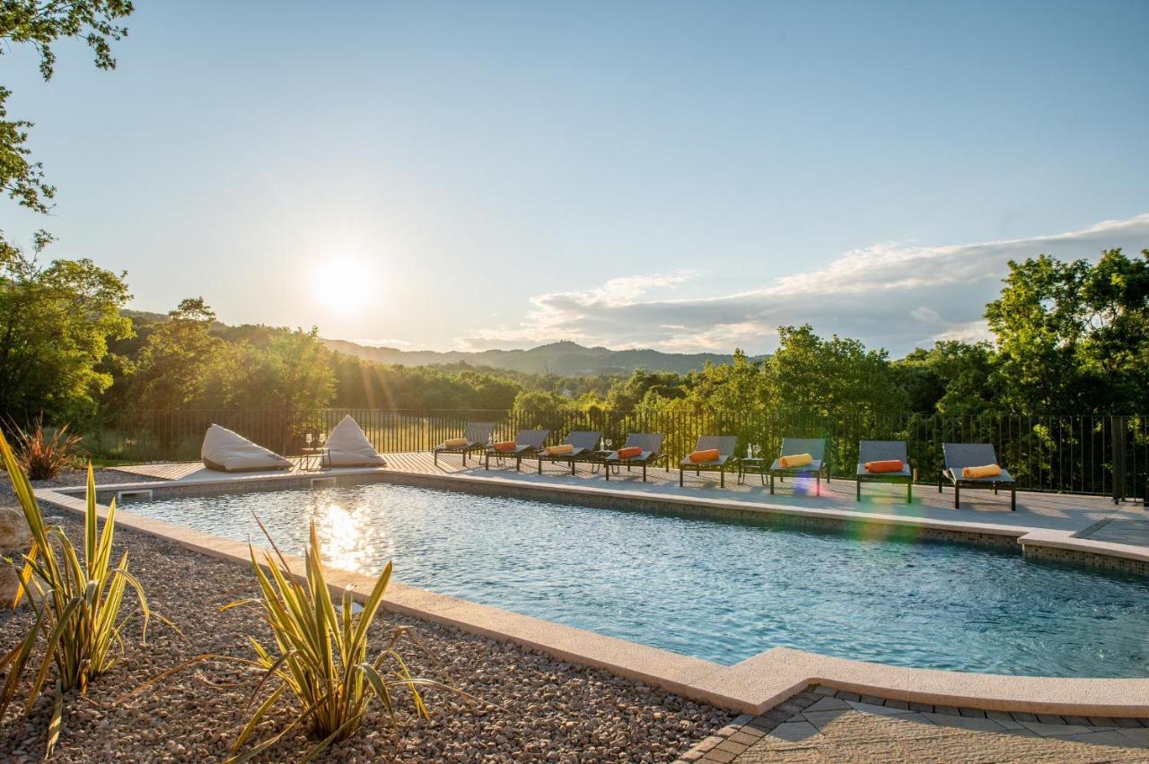 Luxury Villa Santa Cruz With Xl Pool And Jacuzzi Potpićan Buitenkant foto