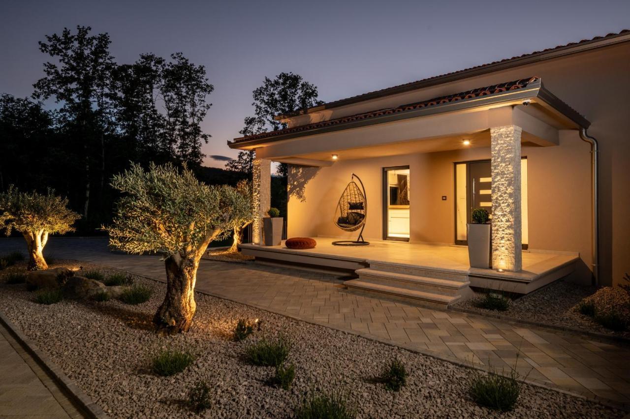 Luxury Villa Santa Cruz With Xl Pool And Jacuzzi Potpićan Buitenkant foto