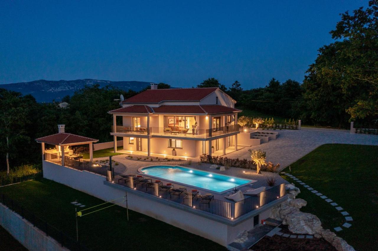 Luxury Villa Santa Cruz With Xl Pool And Jacuzzi Potpićan Buitenkant foto