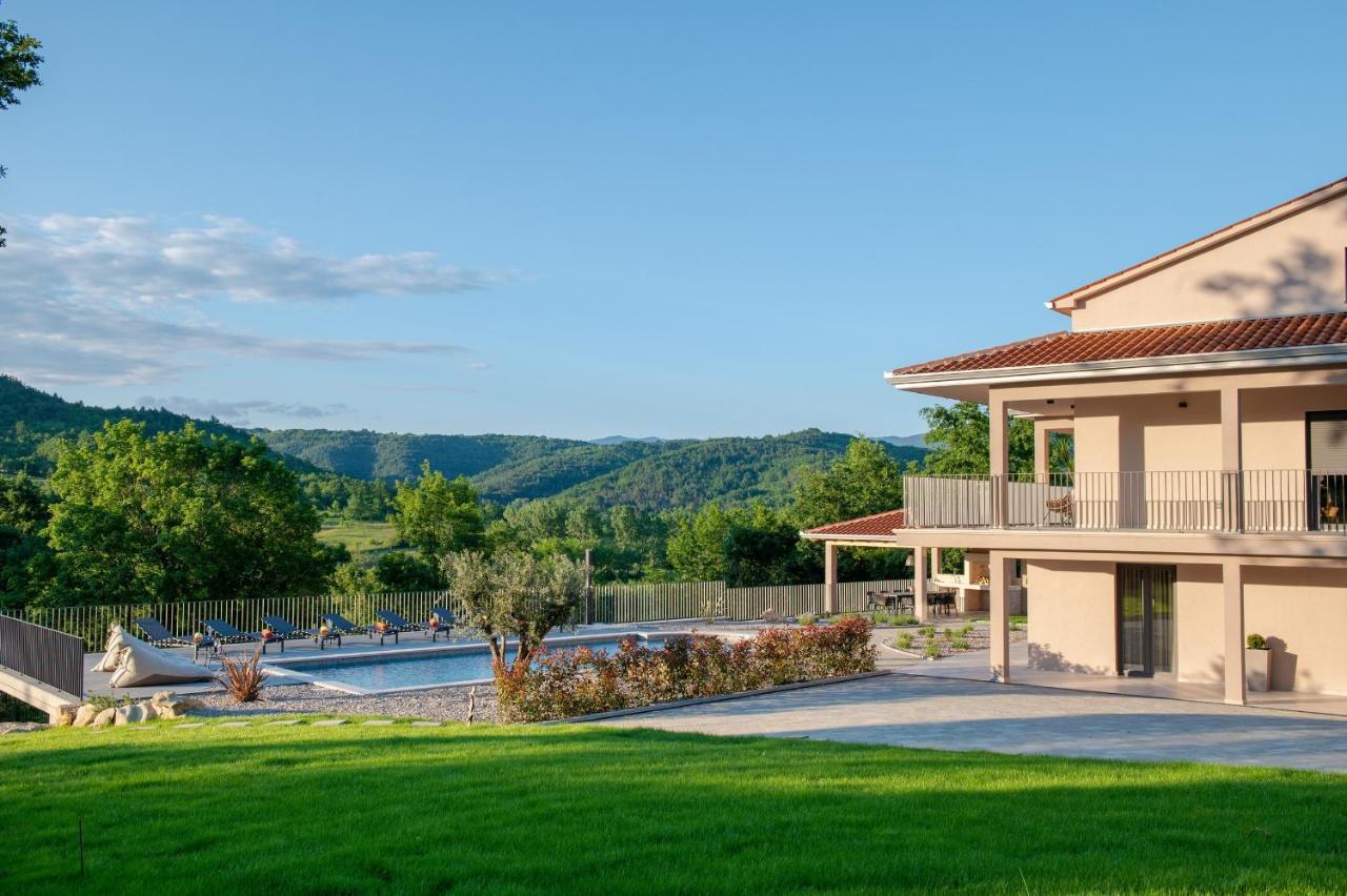 Luxury Villa Santa Cruz With Xl Pool And Jacuzzi Potpićan Buitenkant foto