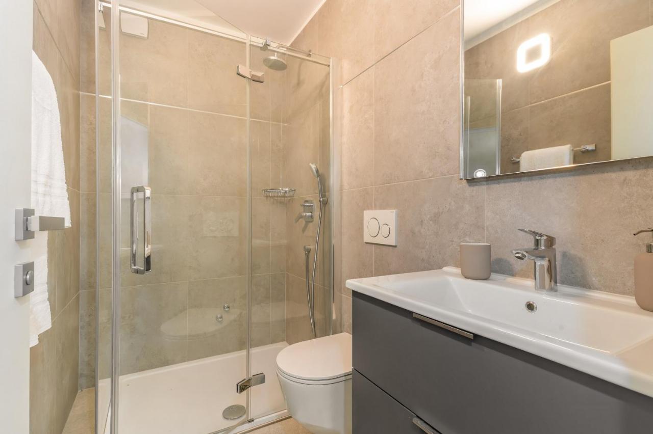 Luxury Villa Santa Cruz With Xl Pool And Jacuzzi Potpićan Buitenkant foto