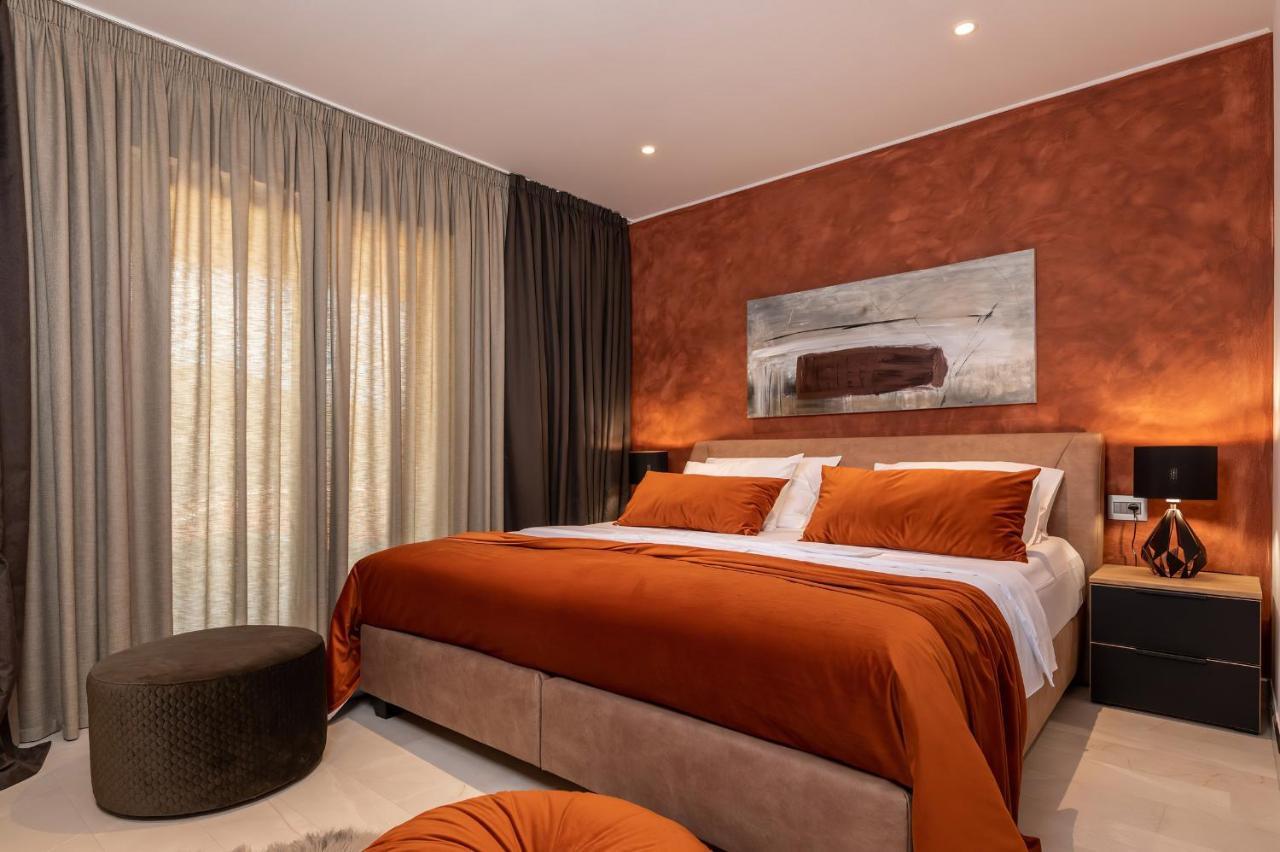 Luxury Villa Santa Cruz With Xl Pool And Jacuzzi Potpićan Buitenkant foto