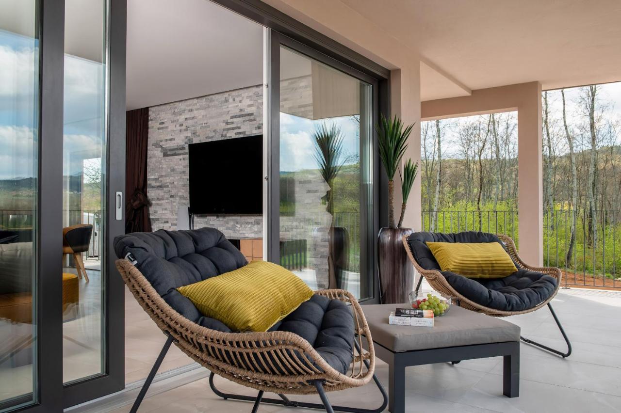 Luxury Villa Santa Cruz With Xl Pool And Jacuzzi Potpićan Buitenkant foto