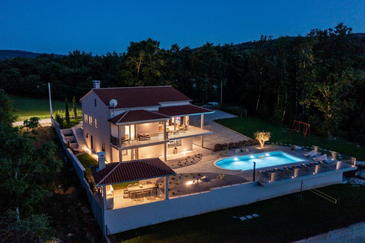 Luxury Villa Santa Cruz With Xl Pool And Jacuzzi Potpićan Buitenkant foto